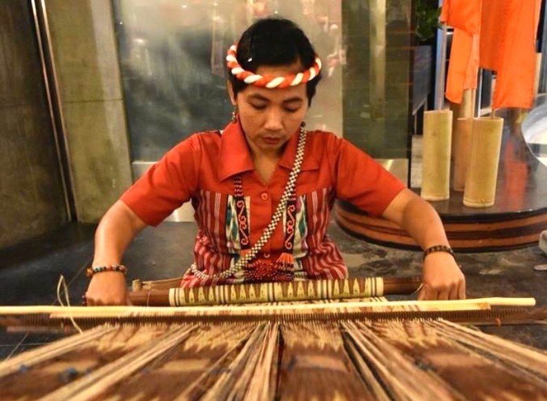 Ulap Doyo Kearifan Lokal Kain Tenun Tradisional Dayak Kalimantan Timur