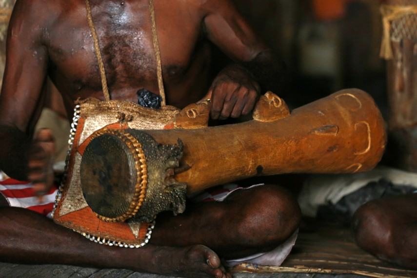Tifa Papua Alat Musik Tradisional dan Nada Ritmik Khas Bumi Papua