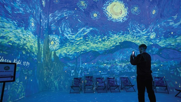 7 Gerakan Seni Kontemporer yang Ubah Dunia 2025: Tren Seni yang Wajib Kamu Tahu!